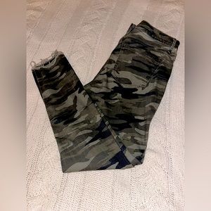 Express brand camo skinny pants/jeggings size 8